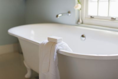 Refinished Tub with Accessories